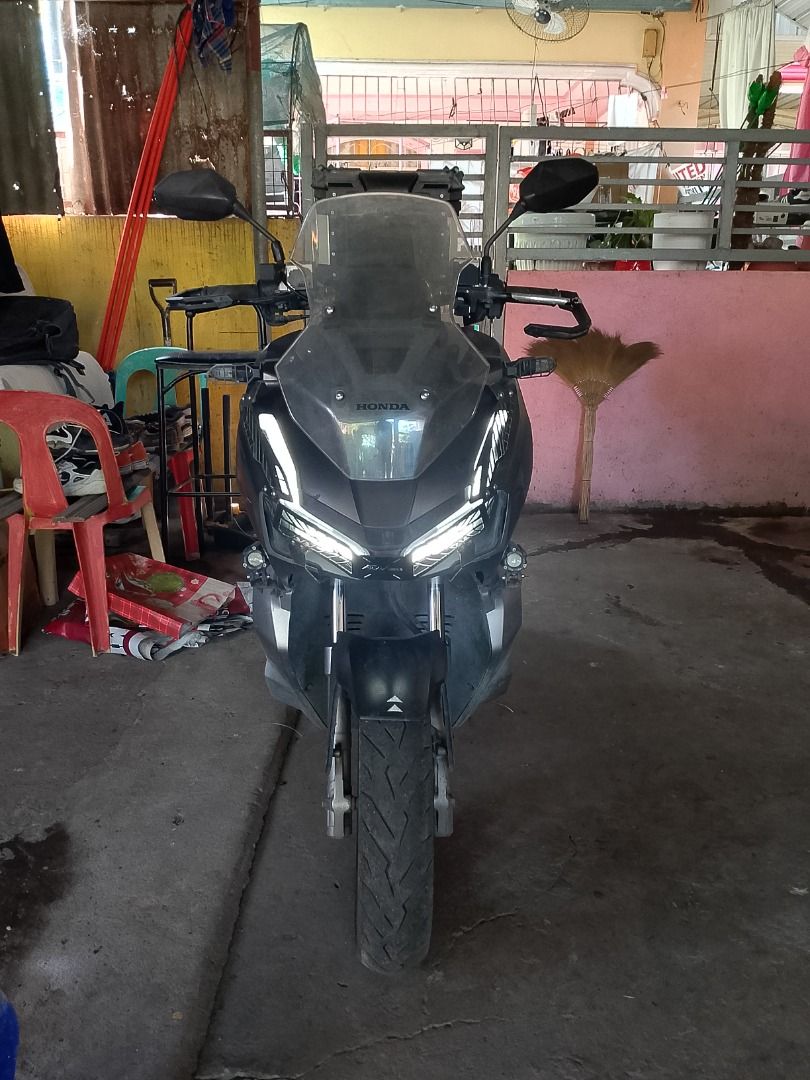 ADV 150 2020 (Category: Motorbikes for Sale) located in Caloocan City. Submitted by liveocean_4919d1 (Listing ID 1466845927, Image 1). Description: Adv 150 2020 Mileage: 37,682 Papers: Complete OR/CR Issues: - Paso rehistro - Scratches dahil sa semplang - Punit backseat cover - Medyo rusty na exhaust pipe - Broken left signal light dahil sa semplang, pero gumagana pa - Palitin na rear tire Asking Price: 35k PHP Location: Tarlac.