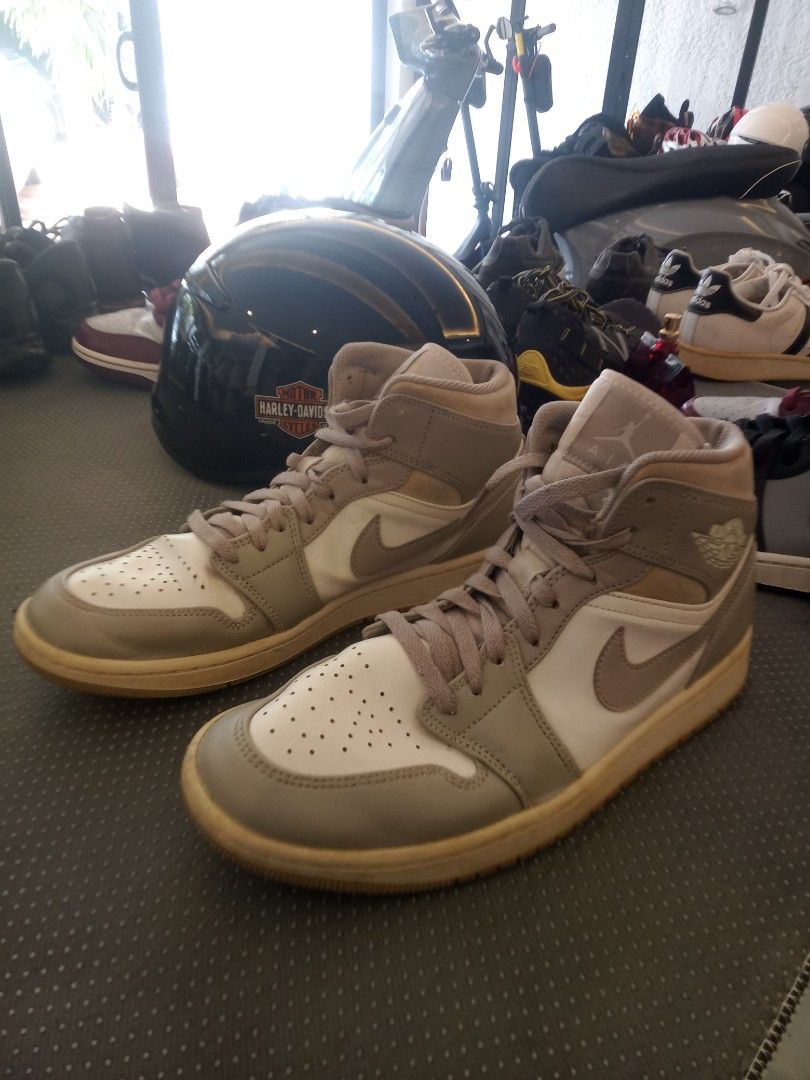 Air Jordan 1 Mid "Stealth" (Category: Sneakers) located in Makati City. Submitted by pardsroman (Listing ID 1466792782, Image 2). Description: MOP via BPI or gcash payment first before delivery no return no exchange. shipping at buyers expense.