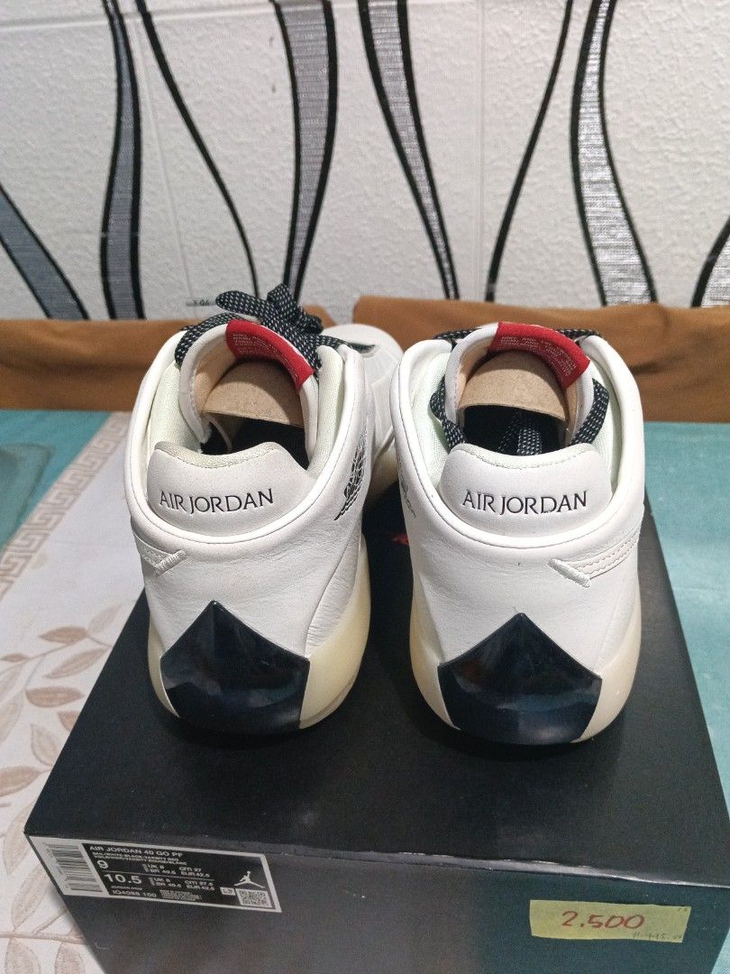 Air Jordan 40 Go (Category: Activewear) located in Cavite. Submitted by purplepink30 (Listing ID 1466927171, Image 3). Description: Shopworn left side.