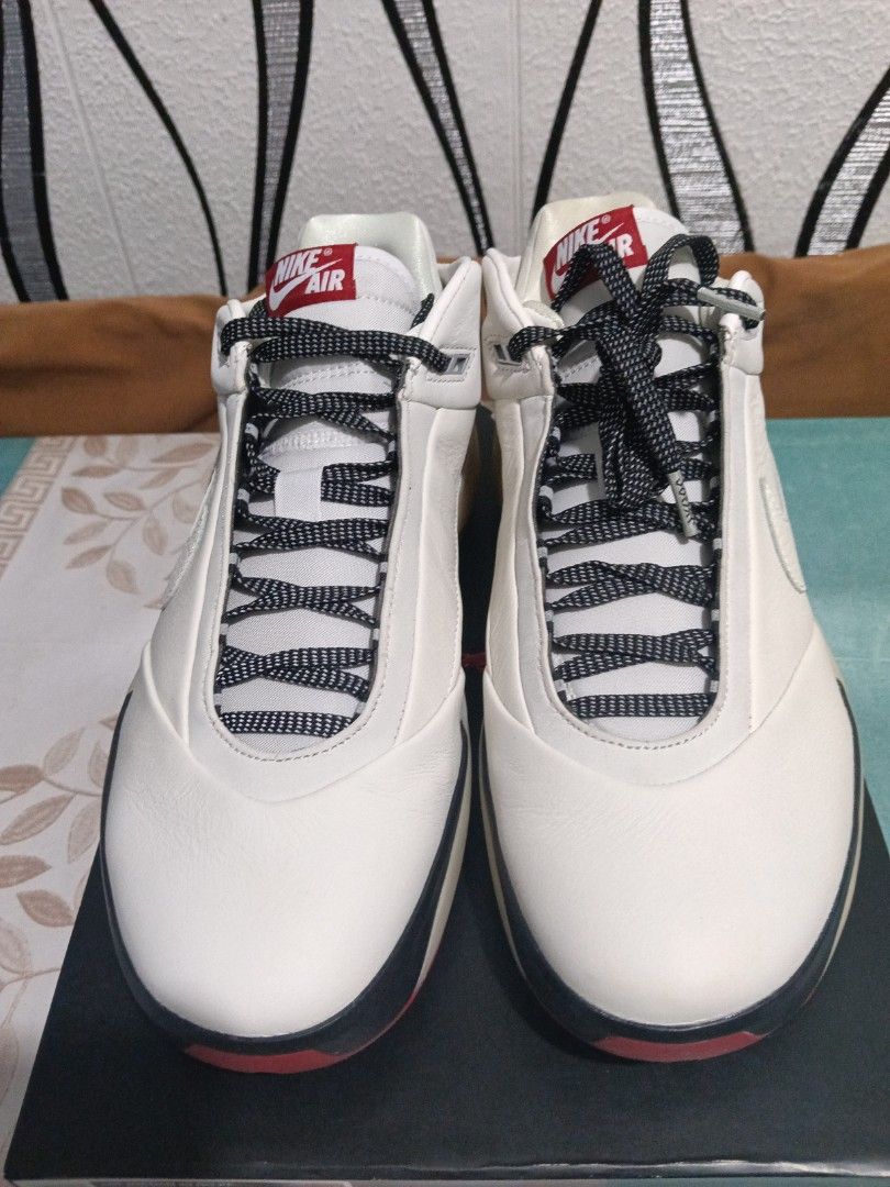 Air Jordan 40 Go (Category: Activewear) located in Cavite. Submitted by purplepink30 (Listing ID 1466927171, Image 1). Description: Shopworn left side.