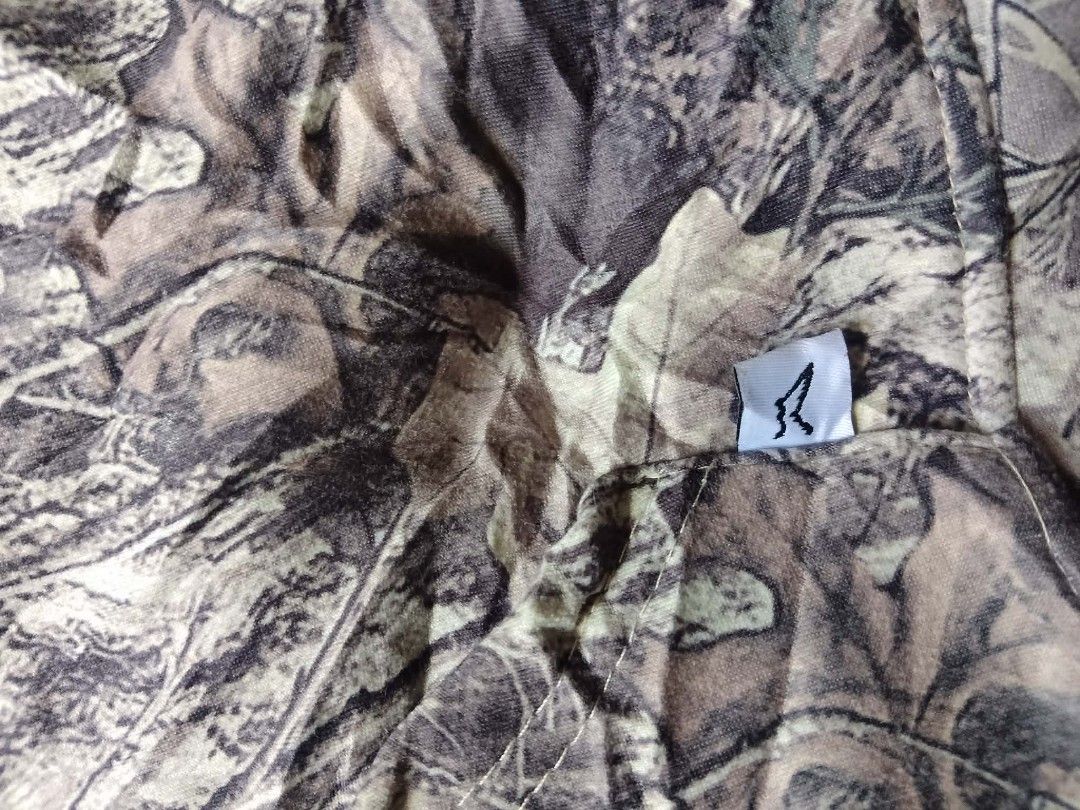 Akimbo real tree (Category: Coats, Jackets and Outerwear) located in Manila. Submitted by the.good.thrift (Listing ID 1466947036, Image 3). Description: AKINMBO REAL TREE SIZE XL AS NEW CONDITION.