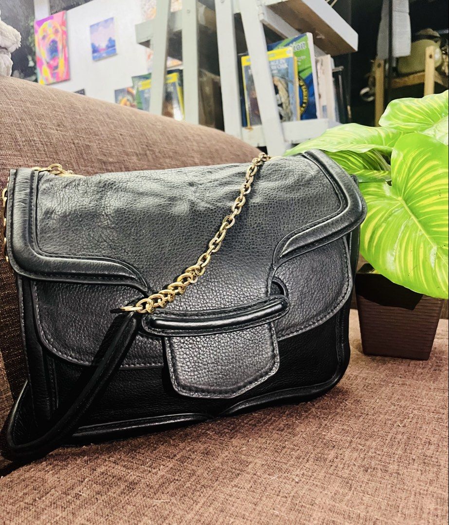 Alexander Mcqueen (Category: Shoulder Bags) located in Quezon City. Submitted by retann (Listing ID 1466967976, Image 1). Description: Authentic Thrifted in HK Very well kept hardwares still in gold Medium sized Creasing on some leather leather due to storage.