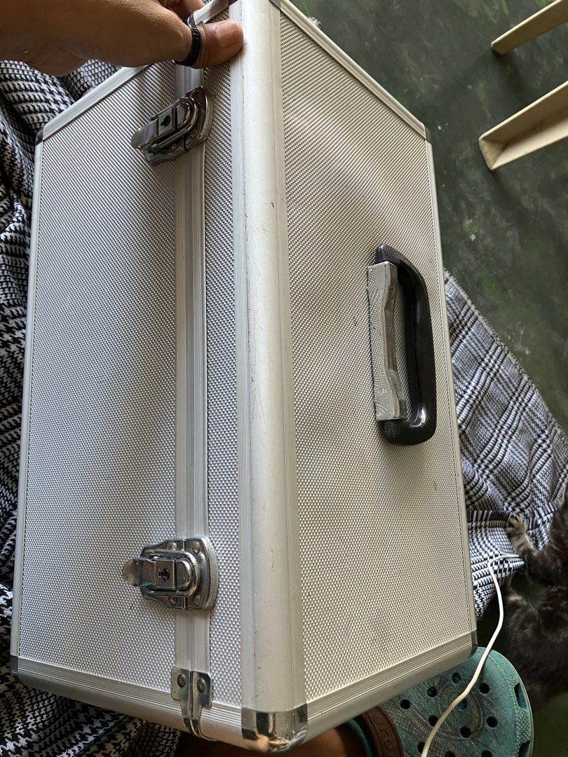 Alloy hard case box (Category: Storage Boxes & Baskets) located in Angeles City. Submitted by jnwsurplus (Listing ID 1466833094, Image 2). Description: No keys.