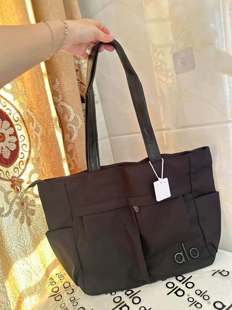 Alo Tote Bag (Category: Tote Bags) located in Manila. Submitted by YSABELLE_MARGARETTE (Listing ID 1466815723, Image 3). Description: j&t nationwide or lalamove courier around manila PAYMENT FIRST THRU BANK OR GCASH.
