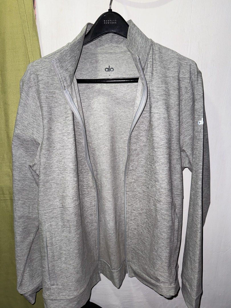 Alo Zipped Yoga Jacket (Category: Activewear) located in Imus. Submitted by marksprelovedxoxo (Listing ID 1466968481, Image 2). Description: .