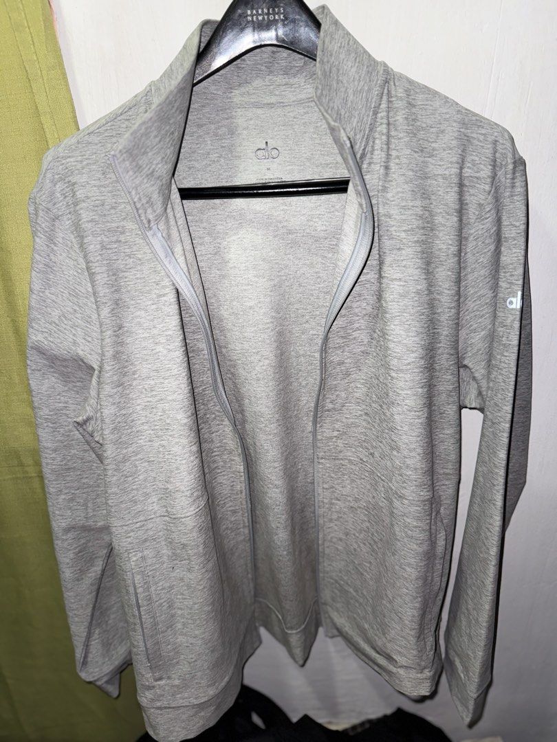 Alo Zipped Yoga Jacket (Category: Activewear) located in Imus. Submitted by marksprelovedxoxo (Listing ID 1466968481, Image 1). Description: .