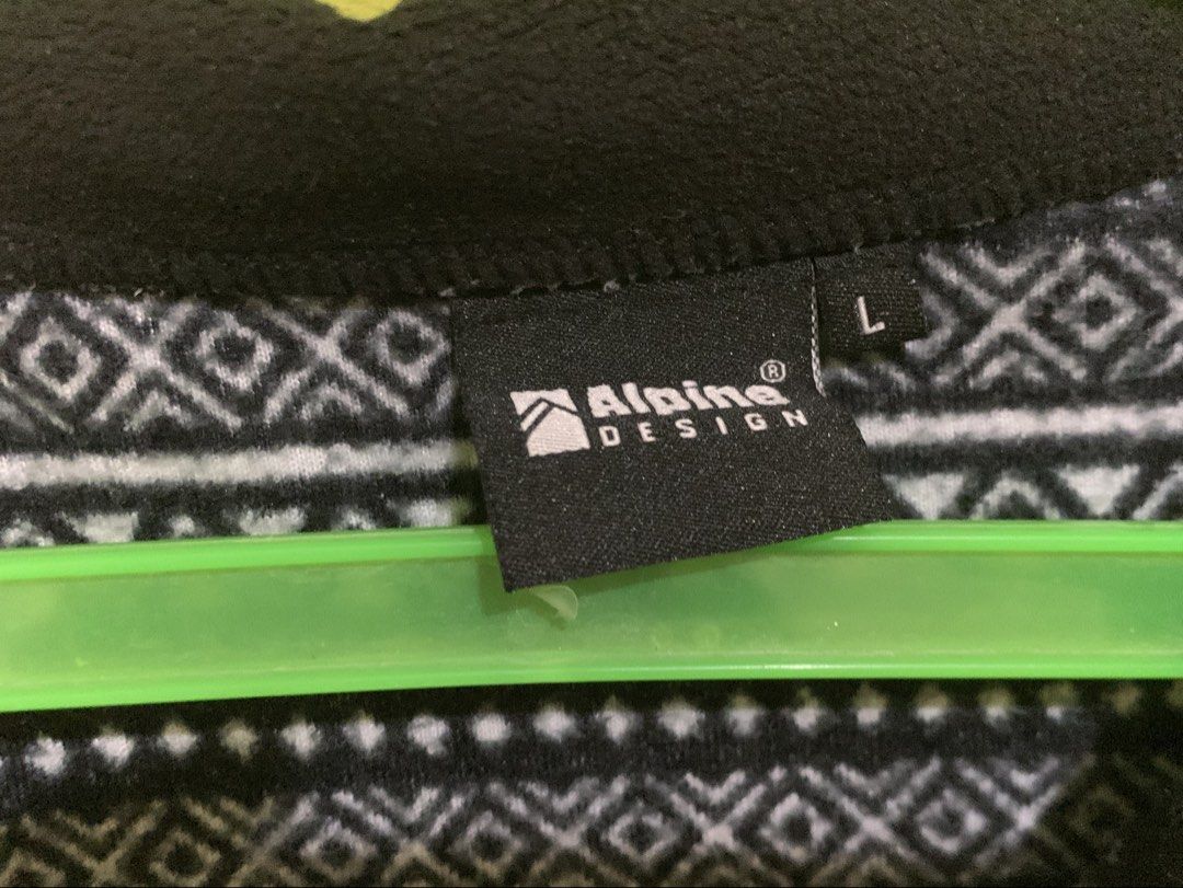 Alpine Design 1/4-Zip Microfleece Pullover sweatshirt (Category: Coats, Jackets and Outerwear) located in Taguig. Submitted by liandeclutters (Listing ID 1466881350, Image 2). Description: good as new! you can message me for more pics 📍Taguig City.