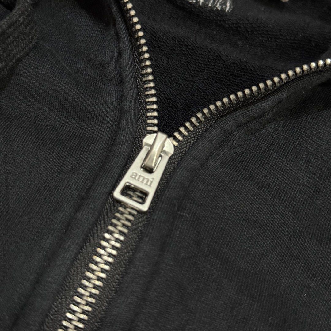 AMI QZIP SWEATER (Category: Coats, Jackets and Outerwear) located in Pasig City. Submitted by buzzthrifty (Listing ID 1466943801, Image 3). Description: SIZE M-L 23x26 EXCELLENT CONDITION .
