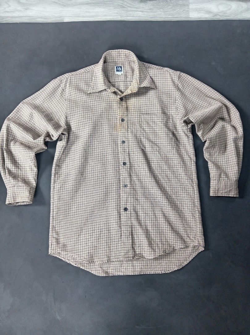 And polo (Category: Tshirts & Polo Shirts ) located in Legazpi City. Submitted by thrifttoflipp (Listing ID 1466903222, Image 1). Description: Wool MOP via gcash Payment first policy + SF.