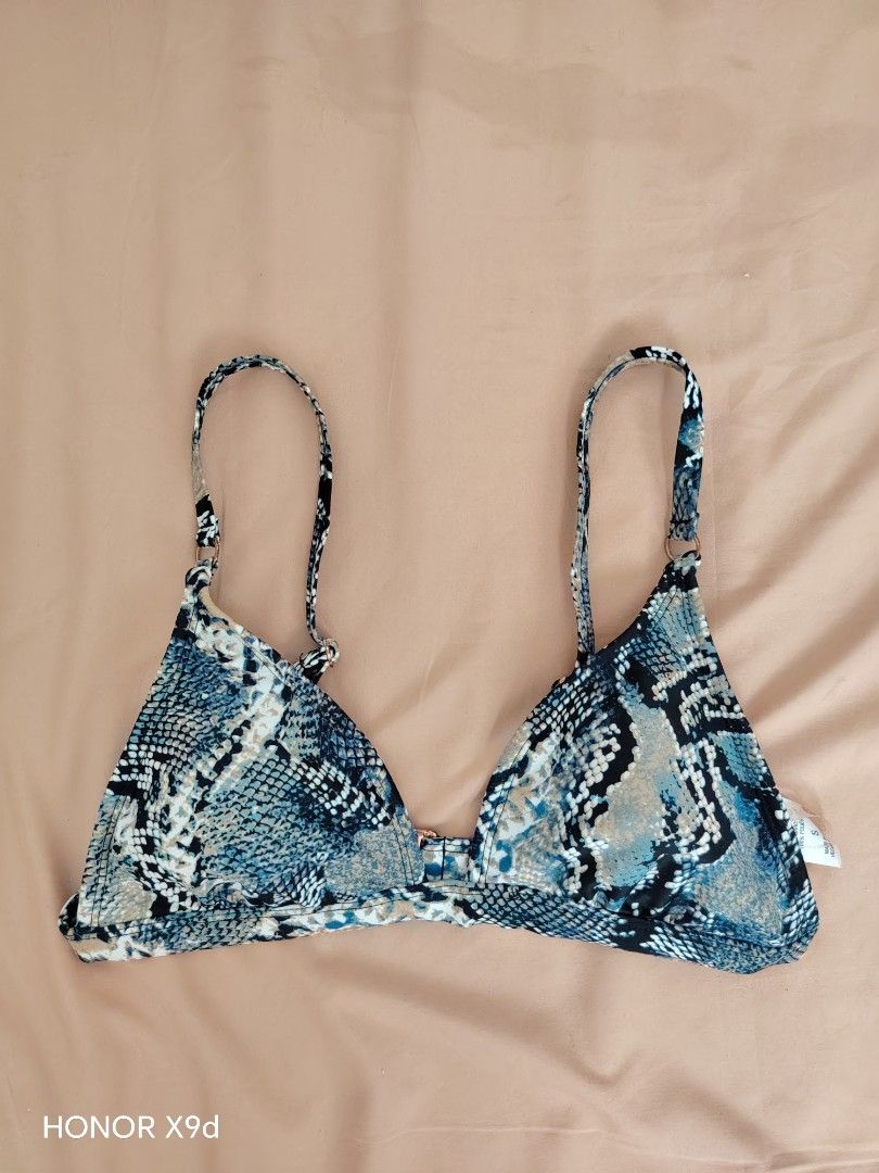 Animal Print Triangle Bikini Top (Category: Bikinis & Swimsuits) located in Mabalacat. Submitted by Jackikay.PreLoved (Listing ID 1466857016, Image 1). Description: - Size: S (Made in Vietnam) - Triangle cups with adjustable shoulder straps - Removable padding for custom fit - Elegant rose gold-tone hardware rings and back clasp closure (gasgas na tho huhu) .