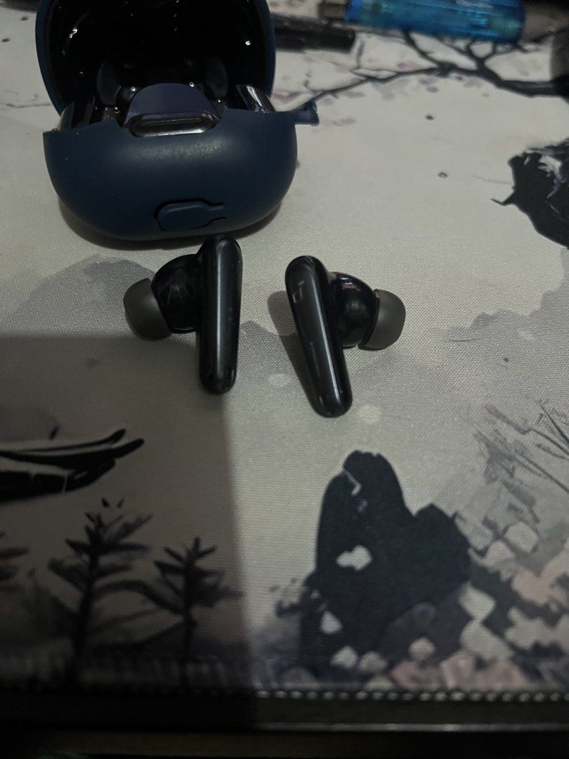 Anker Soundcore Liberty 4 (Category: Earphones) located in Paranaque City. Submitted by ekkostarfall.12902 (Listing ID 1466876840, Image 3). Description: - Color: black - good condition - comes with charging case and earbuds only - with silicone case - with Noise Cancellation mode Honest issue: Fast draining battery MOP: Bank transfer, Maya SF shouldered by buyer Parañaque.