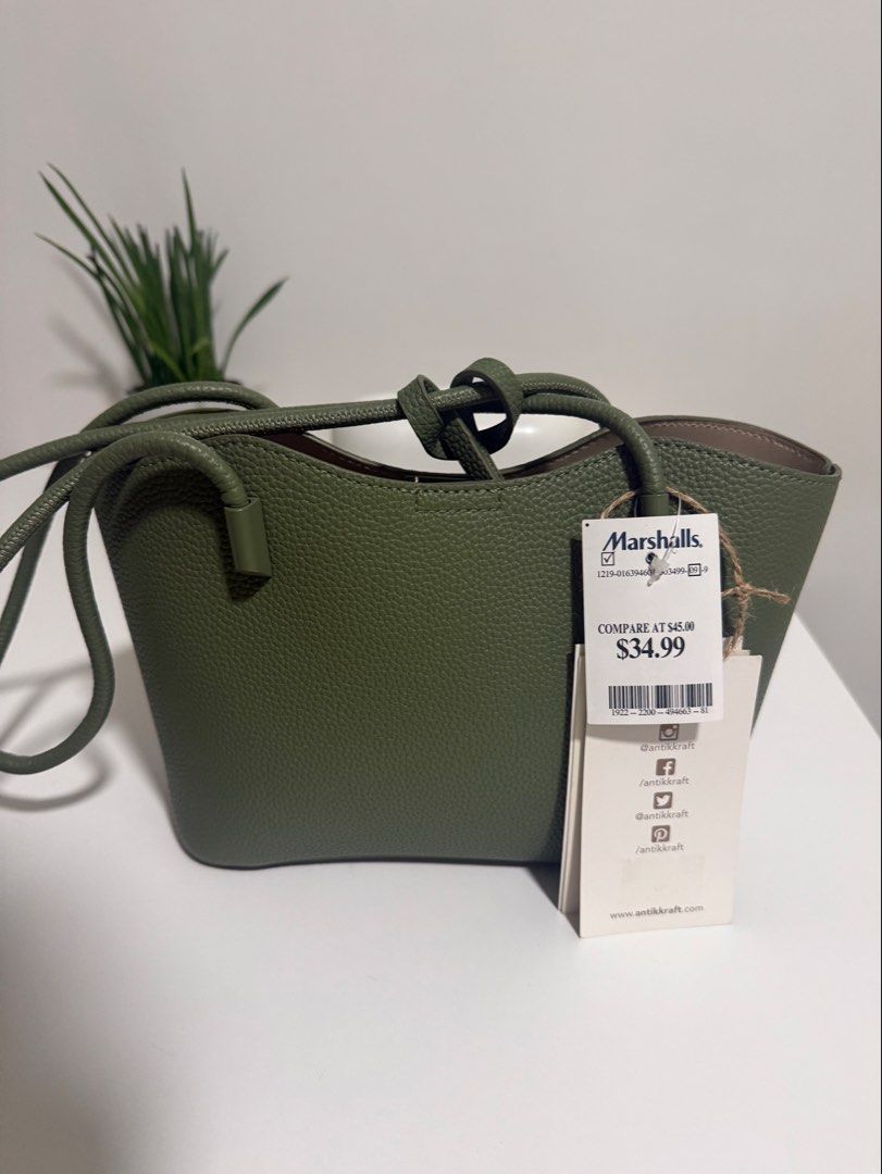 Antik Kraft Vegan Leather Shoulder Bag (Category: Shoulder Bags) located in Pasig City. Submitted by roadtominimalism09 (Listing ID 1466944733, Image 1). Description: Got it from US. Flaw, small stains inside. I think that’s why it’s on sale price. I didnt notice when I bought it. RFS: impulse buy, i also got the bigger black version of this so Im selling this one Outer Material: Vegan Leather Closure: Snap Button Closure Handle Style: Rolled Sho