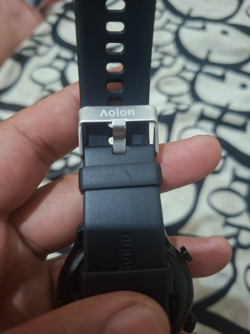 AOLON (Category: Wearables & Smart Watches) located in Lapu Lapu. Submitted by margaux099 (Listing ID 1466884555, Image 3). Description: good condition.