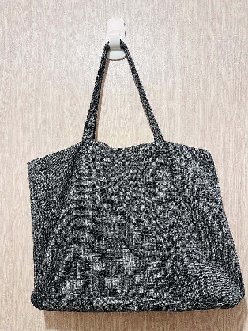 APC Nagoya Tote Bag (Category: Tote Bags) located in Quezon City. Submitted by mikemofu (Listing ID 1466961925, Image 2). Description: Unique wool blend fabric City store-exclusive product (does not have usual APC inner pocket and tag) Promotional product Very wide compartment - good for shopping pirposes.