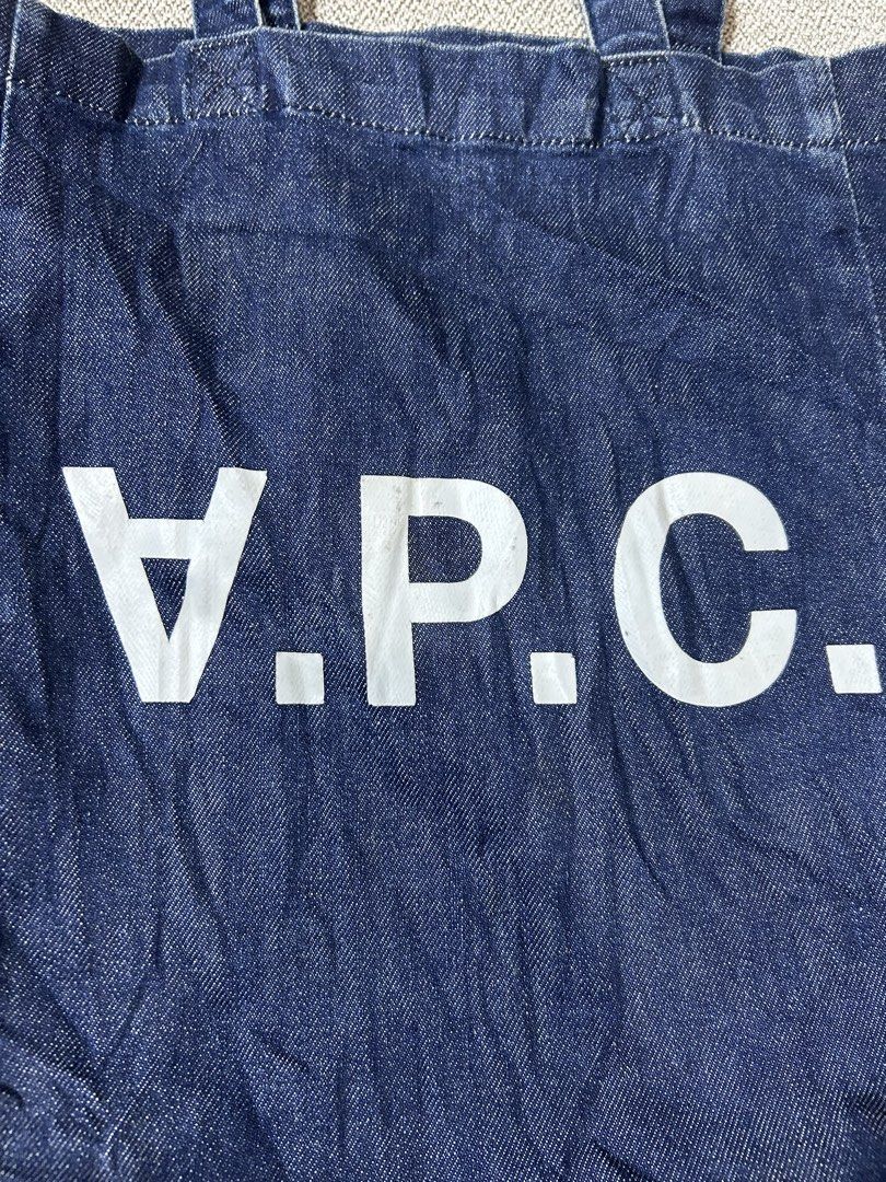 A.P.C Tote Bag (Category: Tote Bags) located in Aurora. Submitted by purethrift07 (Listing ID 1466902871, Image 2). Description: Maganda Dm mr Fresh from the bale .