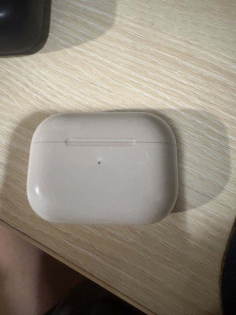 Apple AirPods Pro (Category: Other Gadgets) located in Pasay City. Submitted by enzopeco (Listing ID 1466913032, Image 1). Description: Apple AirPods Pro No box, no charger Issue: ear bud rubber missing (left airpod) 1,200 pesos.