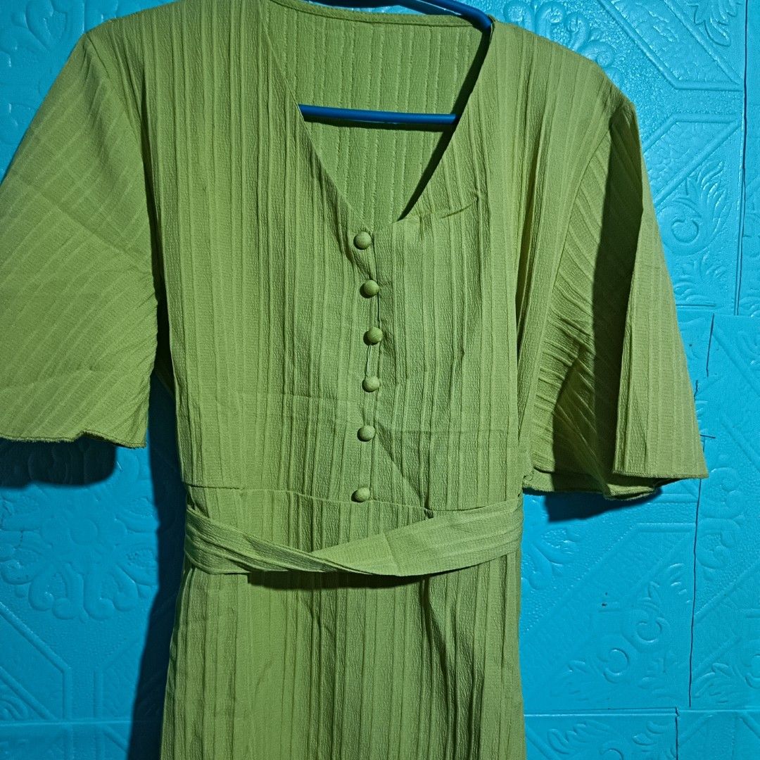 APPLE GREEN LONG DRESS (Category: Dresses) located in Quezon City. Submitted by zoesmithshop (Listing ID 1466848257, Image 2). Description: APPLE GREEN DRESS SIZE- MEDIUM TO LARGE COTTON BREATHABLE MATERIAL NO ISSUE.