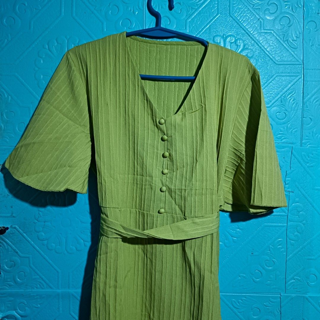 APPLE GREEN LONG DRESS (Category: Dresses) located in Quezon City. Submitted by zoesmithshop (Listing ID 1466848257, Image 3). Description: APPLE GREEN DRESS SIZE- MEDIUM TO LARGE COTTON BREATHABLE MATERIAL NO ISSUE.