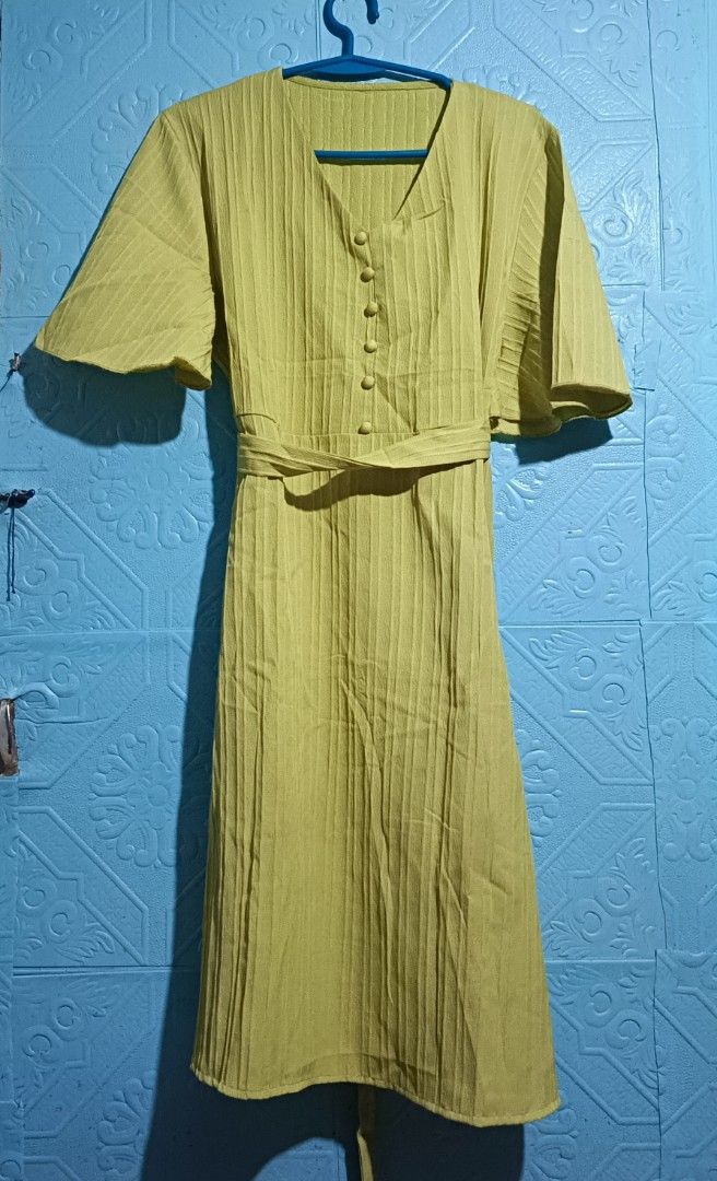 APPLE GREEN LONG DRESS (Category: Dresses) located in Quezon City. Submitted by zoesmithshop (Listing ID 1466848257, Image 1). Description: APPLE GREEN DRESS SIZE- MEDIUM TO LARGE COTTON BREATHABLE MATERIAL NO ISSUE.