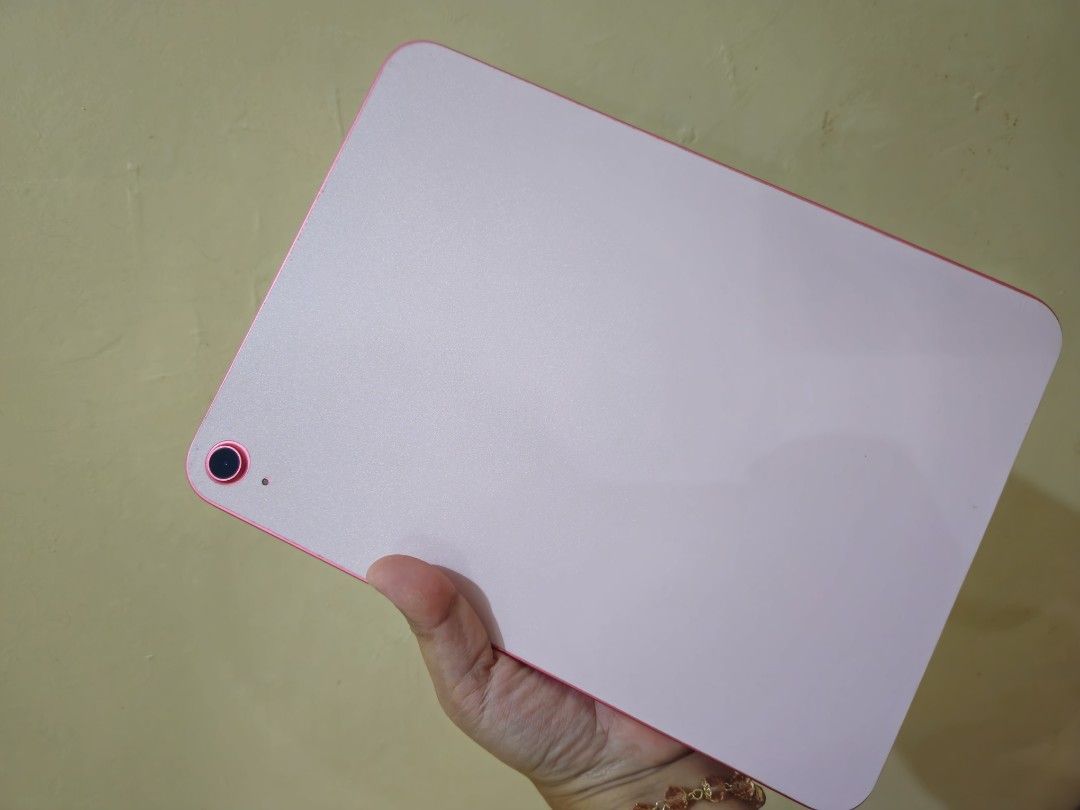 Apple Ipad 10th gen 64gb (Category: iPad) located in General MacArthur. Submitted by uglyduckling02 (Listing ID 1466895293, Image 1). Description: - Model: iPad 10th Gen -original price (ipad): 24,000 - Storage: 64GB - Color: Vibrant Pink - Condition: Excellent, flawless,looks brand new, well-maintained, no issues, no dents nor scratches - Inclusions: Colorful doodle-design case, clear black case -if you want the original Apple pencil 1st gen wit