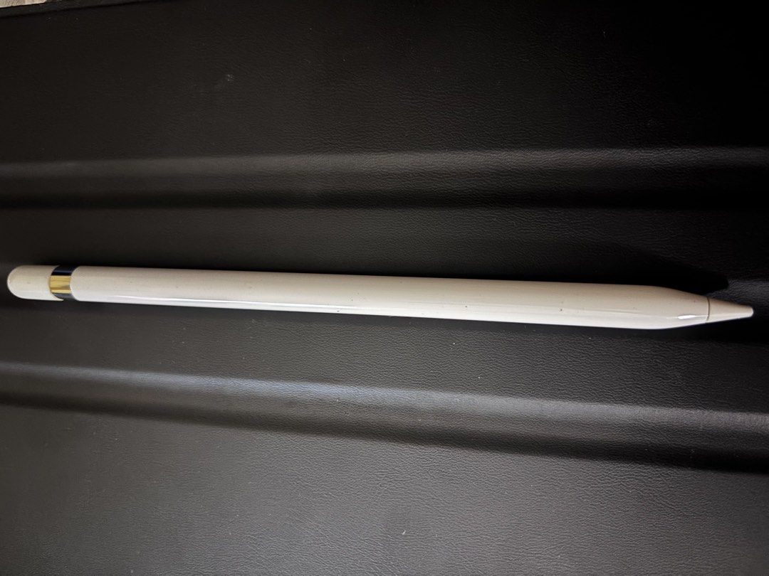 Apple Ipad 9th gen (Category: iPad) located in Manila. Submitted by dontbuyatjadebooks (Listing ID 1466900359, Image 3). Description: Ipad 9th gen 64gb for only 9,000php With apple pencil first gen is 11,500 Pen only 2,500 Rfs : declutteing.