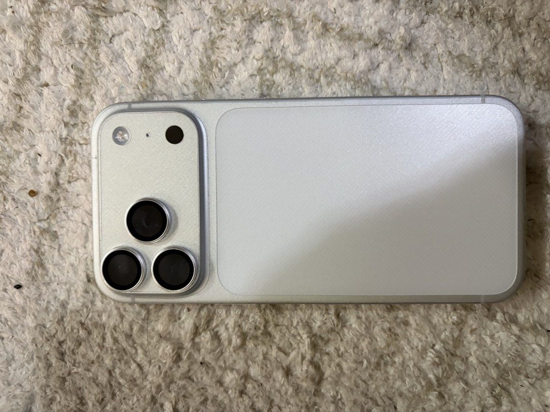 Apple iPhone 17 pro max silver 256gb (Category: iPhone 17 Series) located in Caloocan City. Submitted by allensumag62992 (Listing ID 1466969690, Image 1). Description: - Model: Upgrading soon, clearing out current gear - Color: Sleek silver finish - Camera: Triple camera setup - Port: USB-C charging port - Condition: 100% working condition, zero functional issues, clean buttons - Drop a message if keen to deal!.