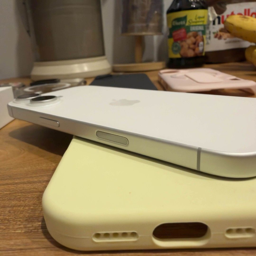 Apple iPhone 17 Silver (Category: iPhone 17 Series) located in Manila. Submitted by arjuanny (Listing ID 1466947384, Image 2). Description: ▫️Unit: 17 ▫️Sim Slot: Globe Locked ▫️Color: Silver ▫️Storage: 512 GB ▫️Battery Health: 100% ▫️IOS Version: IOS 27.0 ▫️Unit Condition: Smooth & Prestine Condition ▫️First Use: June 2026 ▫️Warranty Period: June 2027 ▫️Package Inclusion: Quality Phone Cases and Original Chord with Original box (Same IMEI) Tarla