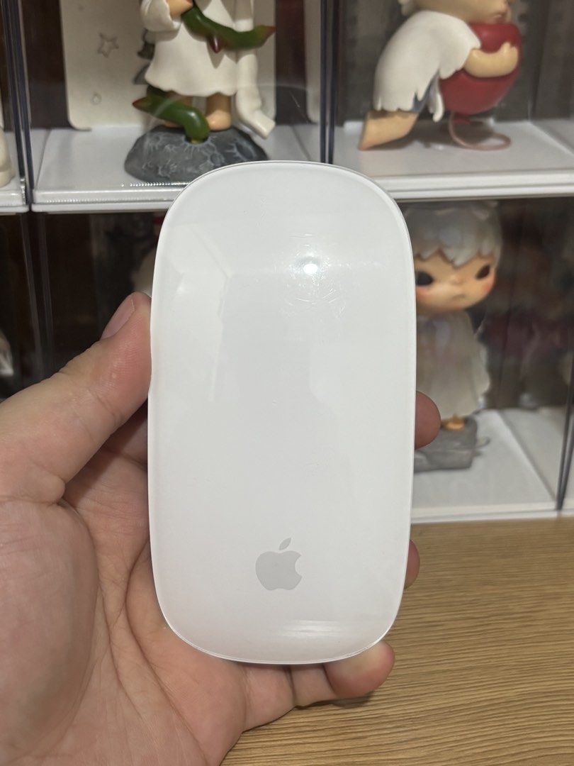 Apple Magic Mouse - White Multi-Touch Surface (Category: Mouse & Mousepads) located in Angeles City. Submitted by imagoodboykth (Listing ID 1466911178, Image 1). Description: Wts lfb Apple Magic Mouse - White Multi-Touch Surface ✅ with box and charger ✅ good condition, working ✅ rfs: sanay nako magtrackpad Can do meet-ups, lalamove or j&t shipping!! 🫶🏻 Loc. Angeles City.