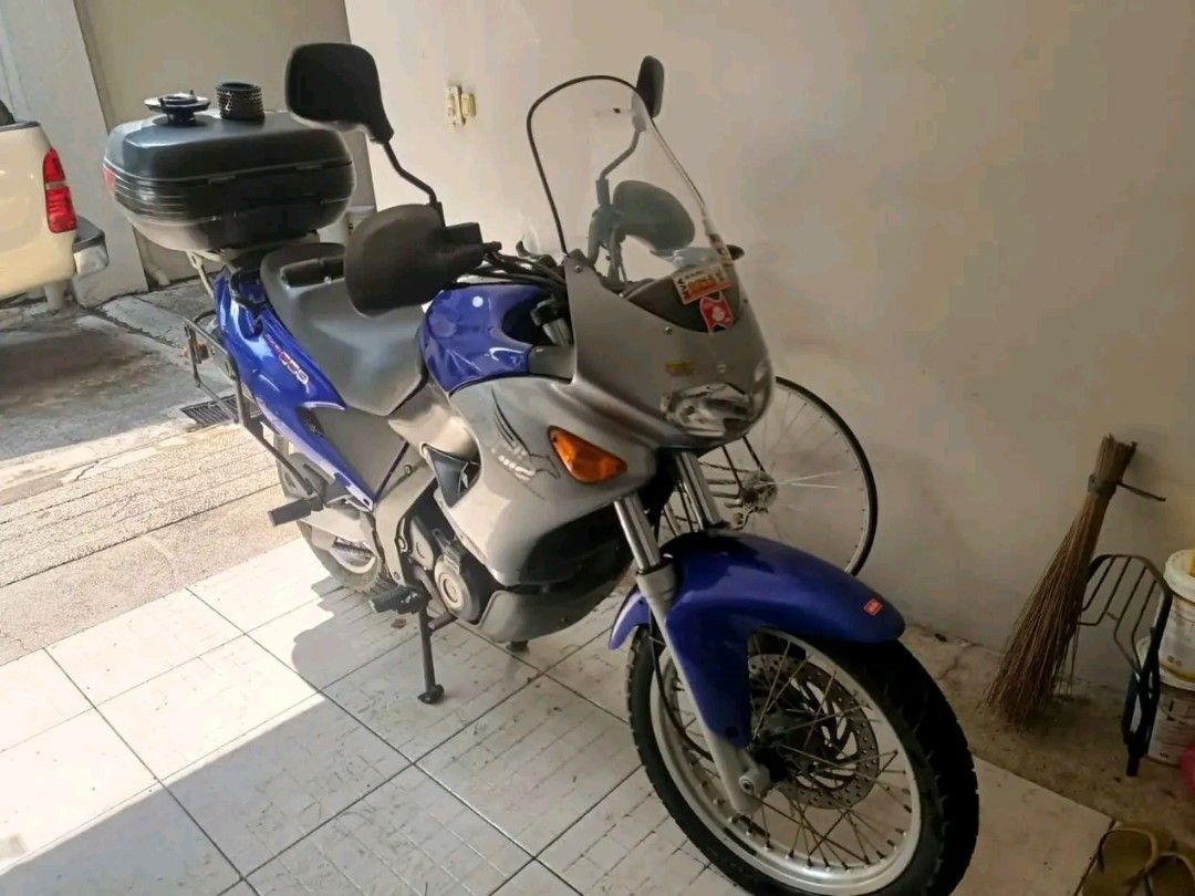 Aprillia Pegaso 650cc (Category: Motorbikes for Sale) located in Paranaque City. Submitted by vince0125 (Listing ID 1466785272, Image 3). Description: Super low odometer 2894 not temperd Bigbike Complate original papers Issue : battery Lowbat Stock in garage.
