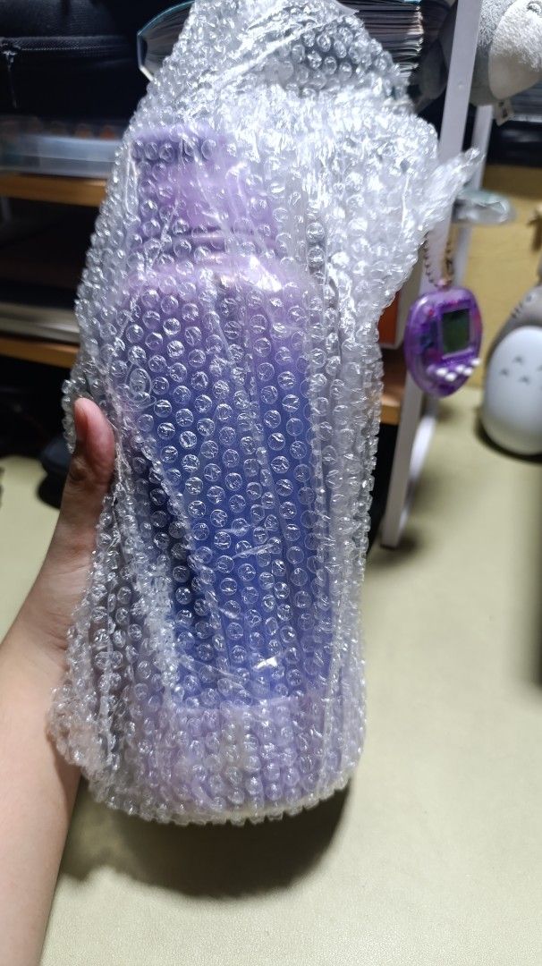 AquaFlask 32 oz Candy Floss Blueberry Puffer (Read Desc!!) (Category: Water Bottles & Tumblers) located in Manila. Submitted by franzbookcorner (Listing ID 1466847721, Image 3). Description: - Brand: AquaFlask - Size: 32 oz - Collection: Candy Floss Collection - Colorway: Blueberry Puffer (Purple gradient finish with a sparkly texture) - Inclusions: Matching purple silicone boot and original box - Condition: Lightly used, has broken vacuum seal/i