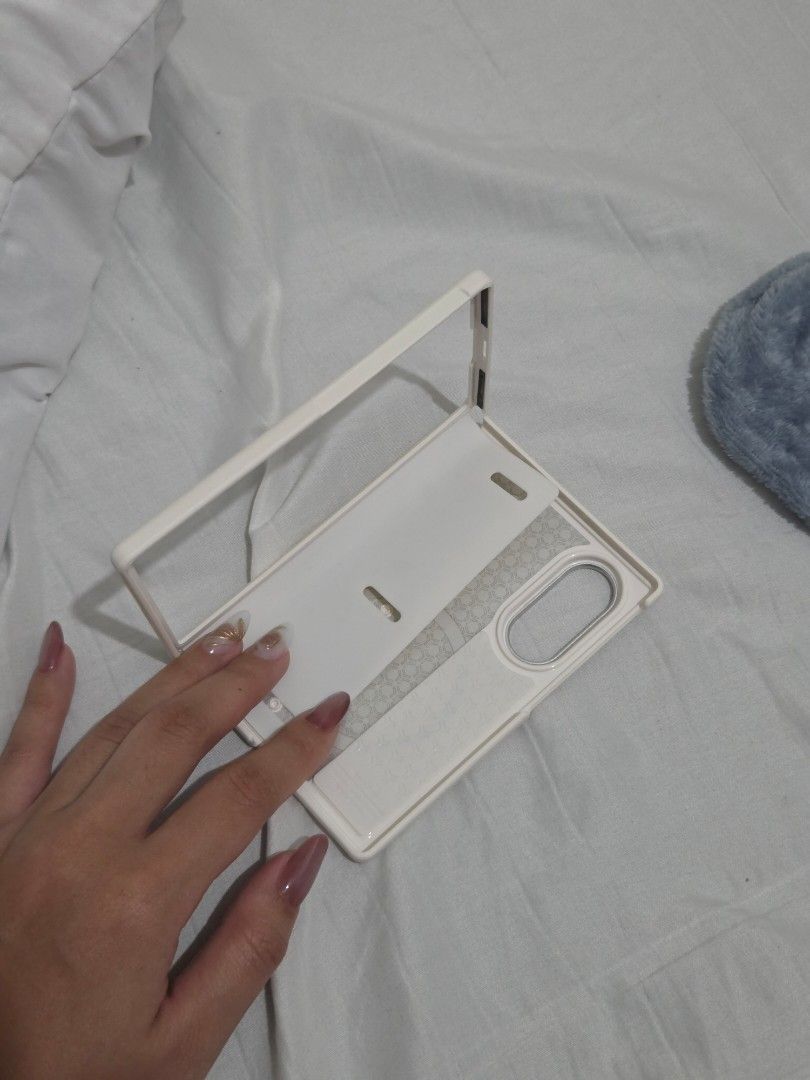 Araree Fold 8 Case (Category: Cases & Sleeves) located in Muntinlupa City. Submitted by a.mnl (Listing ID 1466784435, Image 3). Description: .