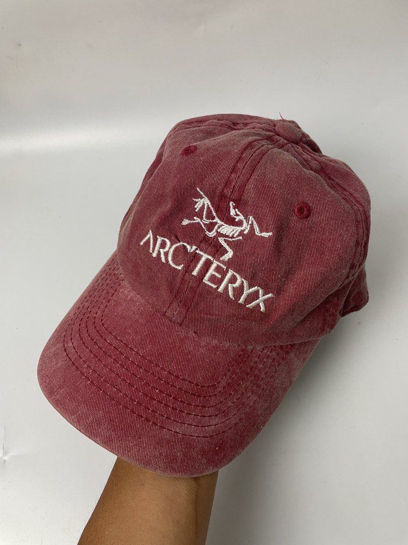 Arcterey'x Big Logo Front Cap (Category: Caps & Hats) located in Manila. Submitted by rdtp2 (Listing ID 1466940163, Image 2). Description: issue kalawang na yung kabitan sa higpitan but still good condition 9/10.