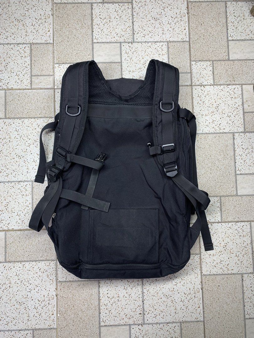 ARC’TERYX Backpack (Category: Backpacks) located in Bacolod City. Submitted by ocean_us (Listing ID 1466833395, Image 2). Description: Item: ARC’TERYX Backpack ____________________________ Made in Vietnam Details: ▪️Size on tape: 12 x19 ▪️Issue: Sun fade ▪️Php 1,200 ▪️PLUS SHIPPING FEE Pm, Thanks ✅We ship Nationwide via Jnt Express ✅We do video call for assurance 📍Bacolod City Negros Occidental.