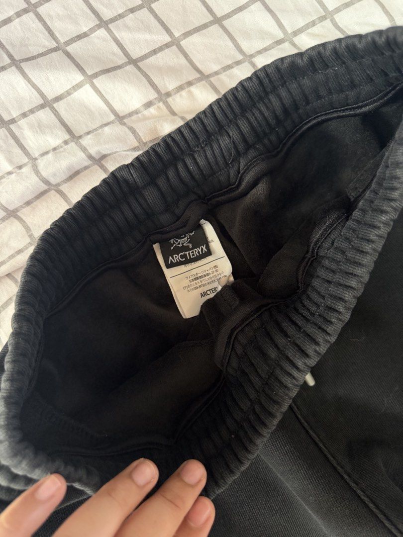 Arc'teryx Emblem Fleece Jogger (Category: Joggers) located in Quezon City. Submitted by pinkyswearshop (Listing ID 1466810342, Image 3). Description: .