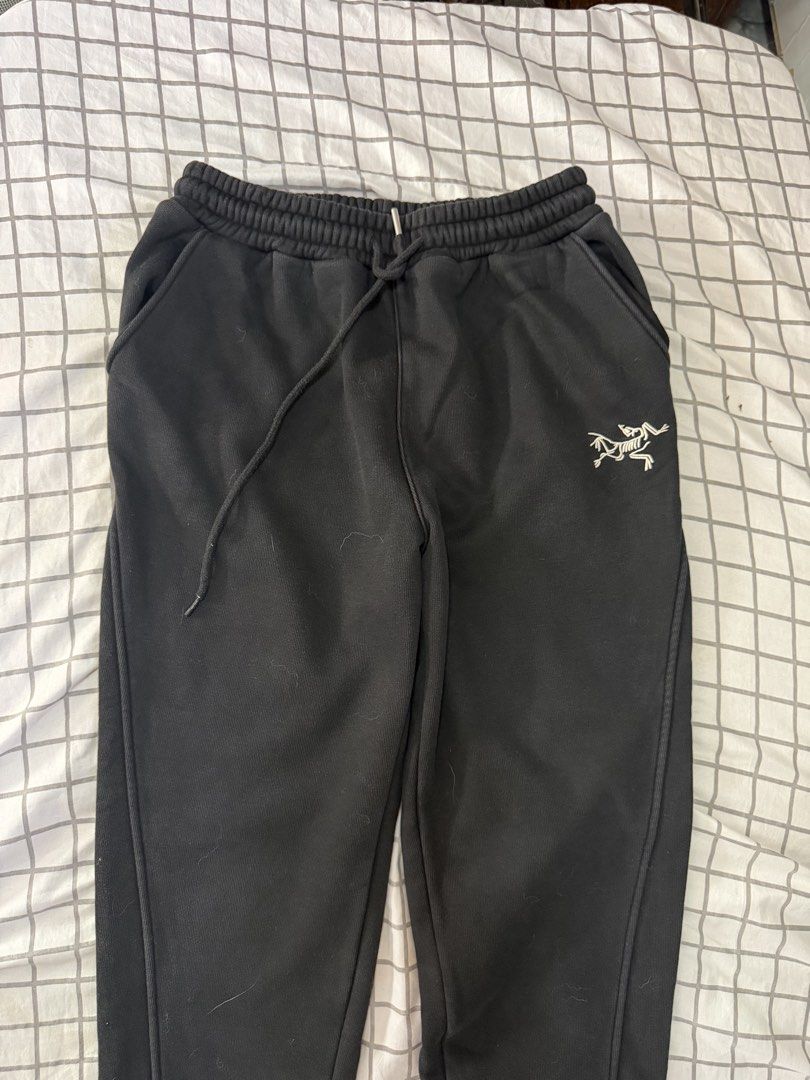Arc'teryx Emblem Fleece Jogger (Category: Joggers) located in Quezon City. Submitted by pinkyswearshop (Listing ID 1466810342, Image 2). Description: .