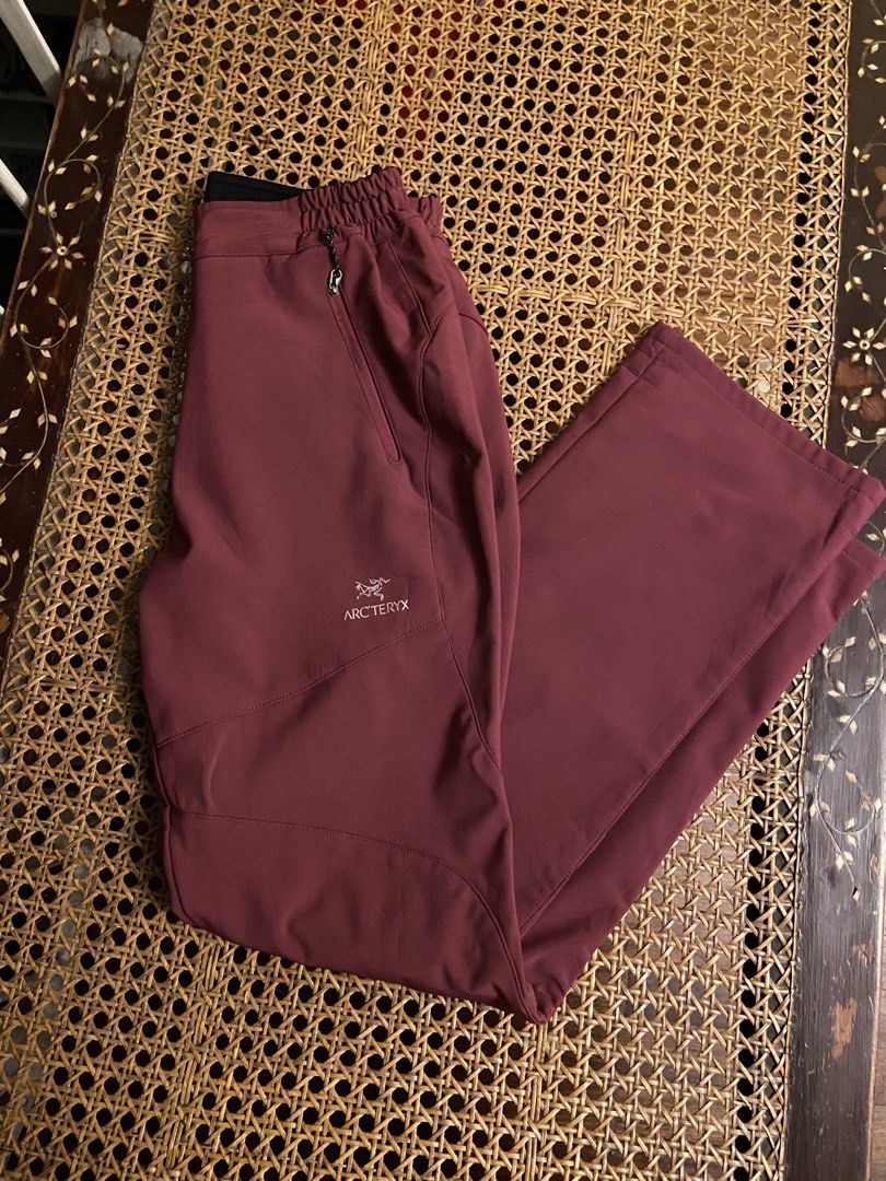 Arc'teryx Softshell Pants Size XL (Category: Joggers) located in San Miguel. Submitted by cashcarti222 (Listing ID 1466916662, Image 1). Description: - Brand: Arc'teryx - Item: Fleece-Lined Softshell Pants - Size: XL - Condition: Brand new with tags attached - Features: Comfortable elastic waistband, secure zippered pockets, and front button closure - Lining: Soft fleece lining for superior warmth during outdoor activities - Origin: Made in China