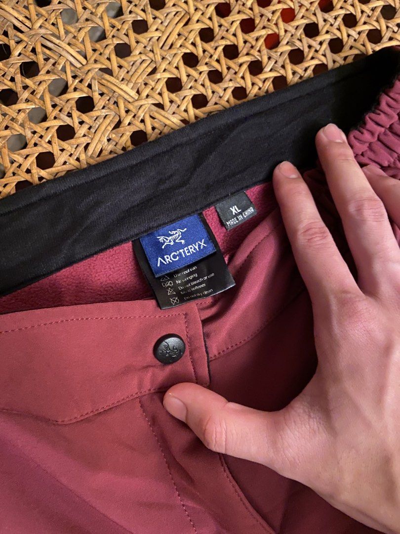 Arc'teryx Softshell Pants Size XL (Category: Joggers) located in San Miguel. Submitted by cashcarti222 (Listing ID 1466916662, Image 2). Description: - Brand: Arc'teryx - Item: Fleece-Lined Softshell Pants - Size: XL - Condition: Brand new with tags attached - Features: Comfortable elastic waistband, secure zippered pockets, and front button closure - Lining: Soft fleece lining for superior warmth during outdoor activities - Origin: Made in China