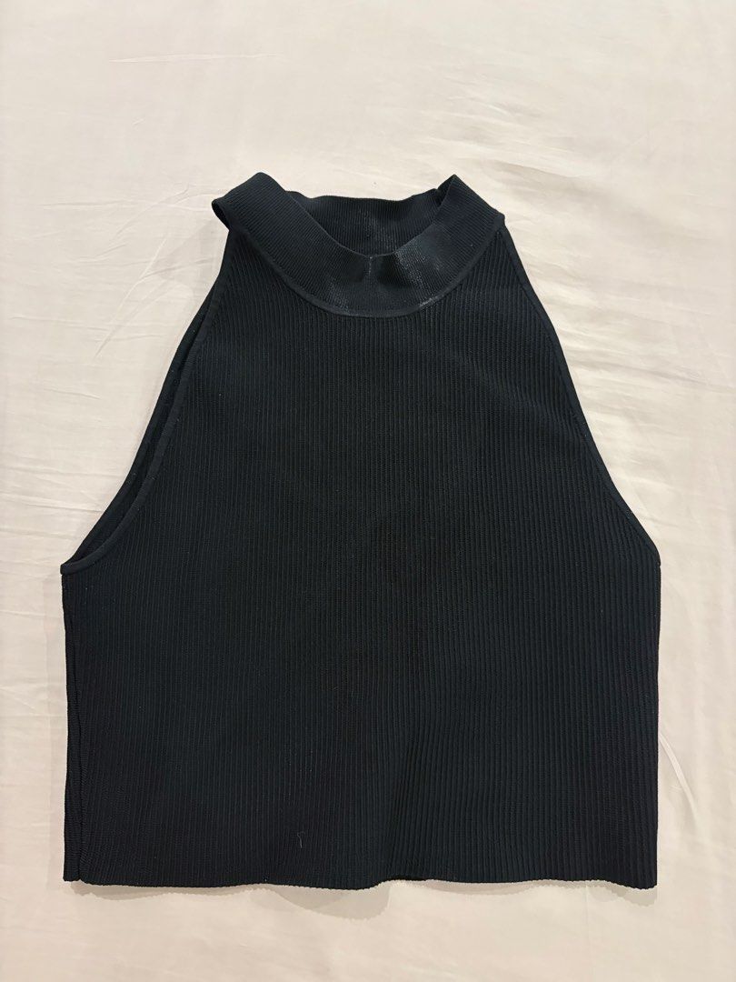 ARITZIA Babaton Halter Top (Category: Sleeveless) located in Davao. Submitted by lovedbylt (Listing ID 1466936041, Image 2). Description: Brand: Babaton Type: Sculpt Knit Mockneck Halter Top Color: Black Size: XL Condition: 8/10 light flaws mop: gcash/bdo mod: j&t (sf buyer).
