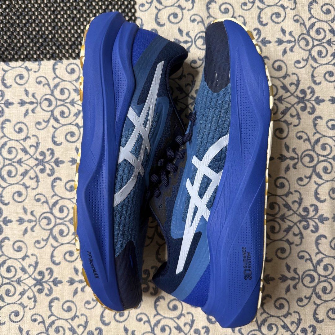 ASICS GT-2000 14 LITE-SHOW (Category: Sneakers) located in Pasig City. Submitted by danachos (Listing ID 1466906056, Image 1). Description: • Lite-Show / Dark Cobalt • Mint condition, like new • Women’s 9 • Bought early this year OG Price: ₱9,990.00 RFS: not in use! only used once! Message for more details :).