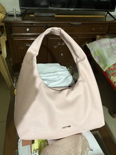 (Category: ) located in . Submitted by celine9._ (Listing ID 1466928004, Image 1). Description: .