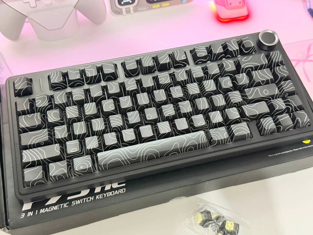 AULA F75HE Magnetic Switch Mechanical Keyboard (Category: Computer Keyboard) located in Las Pinas. Submitted by makisuki (Listing ID 1466938242, Image 1). Description: Aula F75HE Magnetic Switch Keyboard Black Contour Perfect pang-FPS games dahil adjustable yung rapid trigger nya. 🎯 3,000 Original Price: 4,600+ Black Emperor switch Rapid Trigger with adjustable actuation 8000Hz wired polling rate Tri-mode: 2.4G, BT 5.0, USB-C Compatible with Win