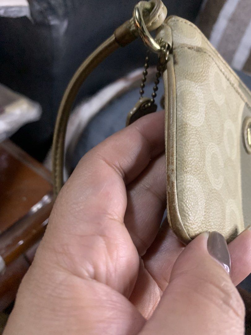 Auth vintage coach wristlet purse (Category: Purses & Pouches) located in Cabanatuan. Submitted by mjluxxejapan (Listing ID 1466845088, Image 3). Description: Fixed price. Good cond but but signs of age vintage as normal .. gandaa ng quality tlga pg vintage solid .. approx 6”x4” meas .