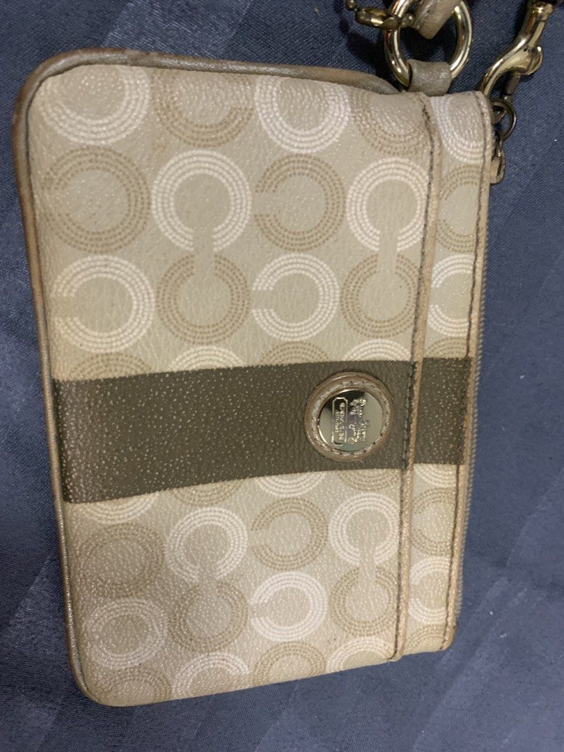 Auth vintage coach wristlet purse (Category: Purses & Pouches) located in Cabanatuan. Submitted by mjluxxejapan (Listing ID 1466845088, Image 2). Description: Fixed price. Good cond but but signs of age vintage as normal .. gandaa ng quality tlga pg vintage solid .. approx 6”x4” meas .