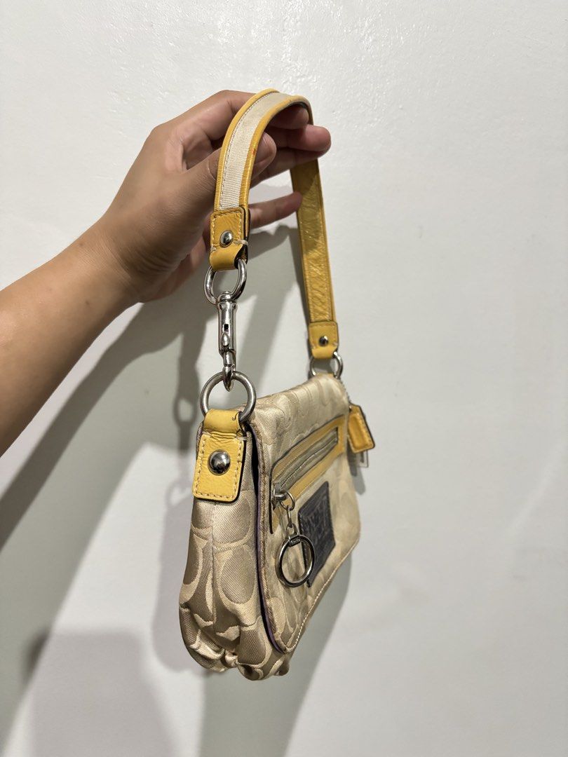 Authentic Coach Bag (Category: Shoulder Bags) located in Cagayan de Oro. Submitted by rare.theory (Listing ID 1466932939, Image 2). Description: Authentic Coach Poppy Bag - Guaranteed Authentic/Legit💯 Light Beige Colorway Rank AB (9/10) Excellent Condition 9.5/10 Color Rate - Needs Cleaning Mine: ₱2,500 + (sf) Loc: Iligan City, Mindanao. (CAN SHIP NATIONWIDE)🇵🇭 .