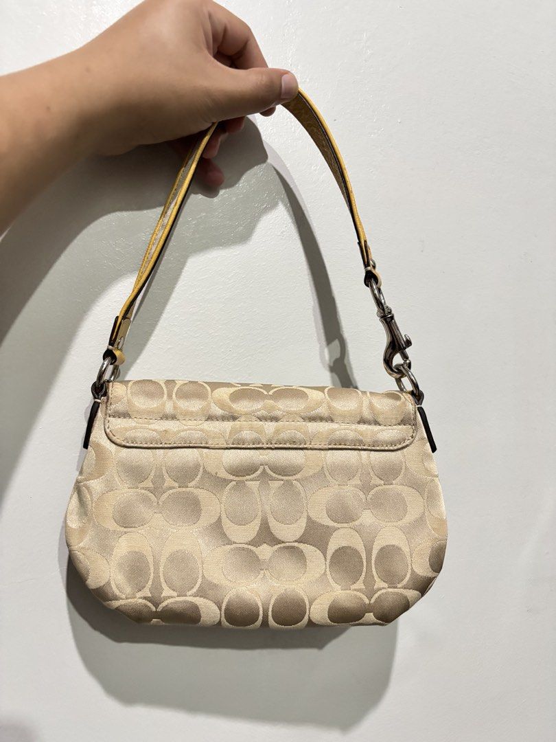 Authentic Coach Bag (Category: Shoulder Bags) located in Cagayan de Oro. Submitted by rare.theory (Listing ID 1466932939, Image 3). Description: Authentic Coach Poppy Bag - Guaranteed Authentic/Legit💯 Light Beige Colorway Rank AB (9/10) Excellent Condition 9.5/10 Color Rate - Needs Cleaning Mine: ₱2,500 + (sf) Loc: Iligan City, Mindanao. (CAN SHIP NATIONWIDE)🇵🇭 .
