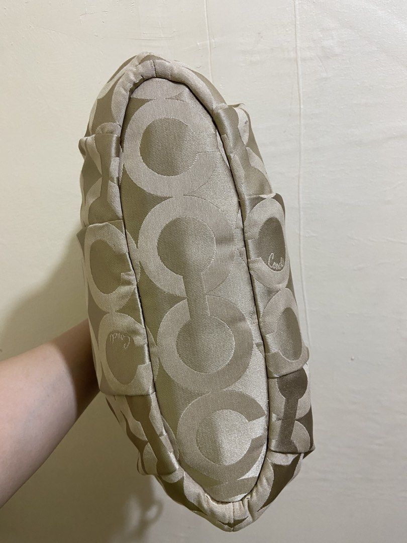 Authentic Coach Madison Op Art (Category: Luxury Bags & Wallets) located in Paranaque City. Submitted by potatoeeee (Listing ID 1466873669, Image 3). Description: Pm me for more details..