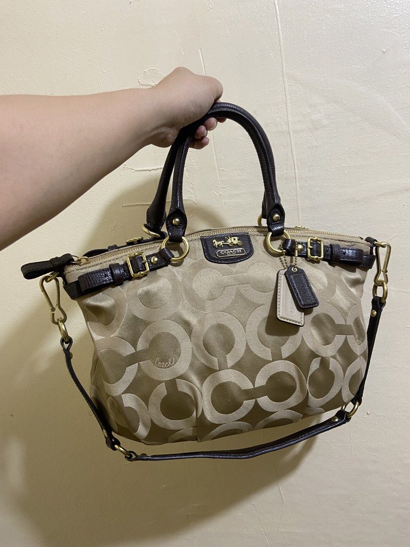 Authentic Coach Madison Op Art (Category: Luxury Bags & Wallets) located in Paranaque City. Submitted by potatoeeee (Listing ID 1466873669, Image 1). Description: Pm me for more details..