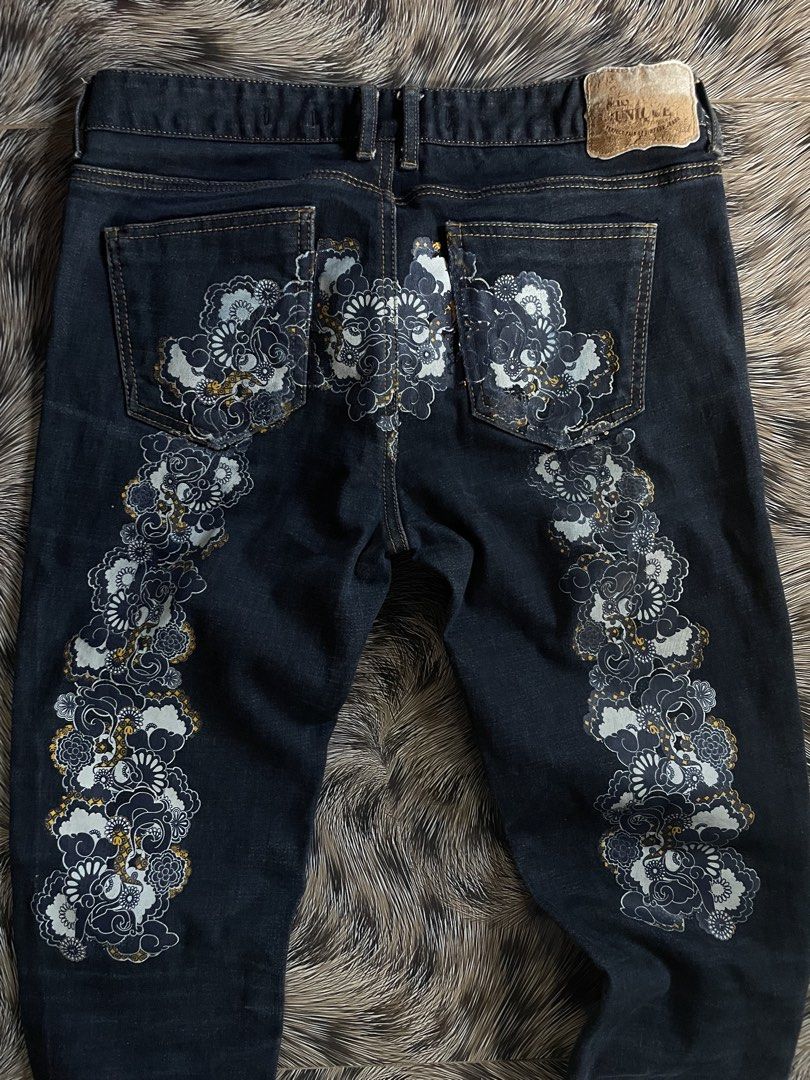 Authentic Evisu Daicock Ornate Floral Cloud (Category: Jeans) located in Manila. Submitted by streetnattylituptown (Listing ID 1466792677, Image 2). Description: Authentic Evisu Daicock Ornate Floral Cloud -Authentic -Daicock -Excellent Condition Dimes: Length: 38 Width: 32 Leg Opening: 6 UNLI VC UNLI VOUCH CABUYAO LAGUNA DM IF INTERESTED.