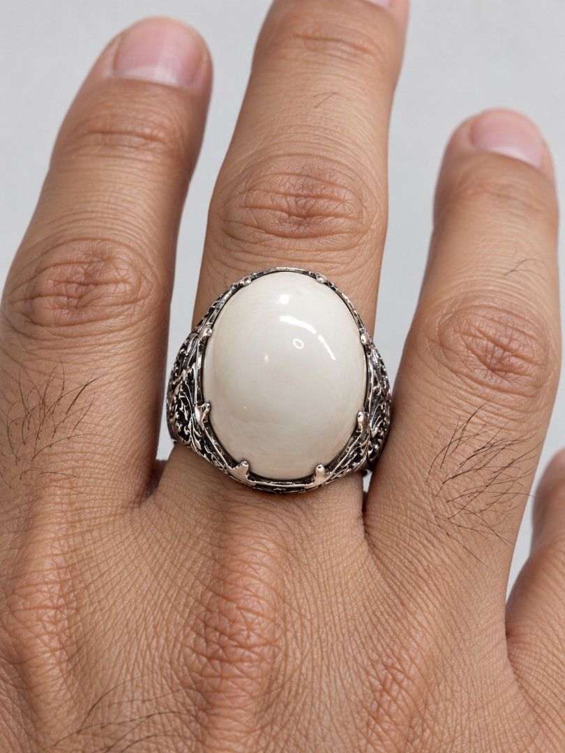 Authentic Gading asli silver 925 Solid Ring (Category: Jewelry) located in Klang. Submitted by _igemstoneempire (Listing ID 1466927112, Image 2). Description: 🤍💍✨ CINCIN GADING ASLI — PERAK SOLID TEBAL 925 ✨💍🤍 🌟 Potongan Gading Jantan • Urat Menarik • Berpahat 🌟 ━━━━━━━━━━━━━━━━━━ 💎 BUTIRAN PRODUK 🤍 Bahan: Gading asli 📍 Asal: Afrika ⚖️ Berat gading: Lebih 9 gram 💎 Potongan: Gading jantan 🔦 Kualiti: Suluh tembus dengan urat yang menarik