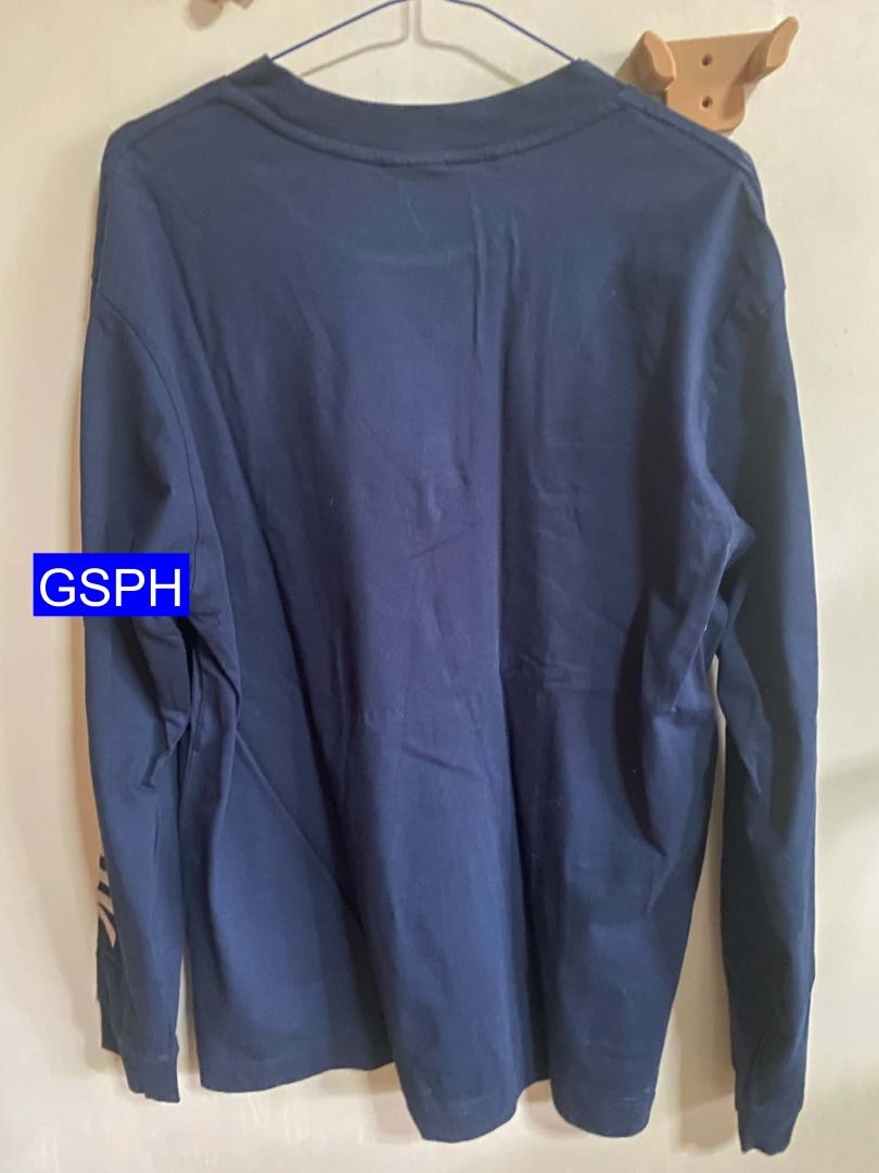 Authentic Gymshark Navy Long Sleeve (Category: Activewear) located in Makati City. Submitted by goodiesstuff_ph_17119811 (Listing ID 1466860736, Image 3). Description: Bought this on Gymshark application ROW, shipped from Belgium. The size is XS but it was an adult US-EU standard size. For Filipino like me the size is too big, worn this only three times. - Brand: Gymshark - Color: Navy blue - Design: Graphic box logo on chest, large lettering on 